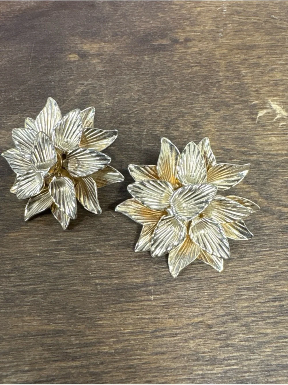 Vintage STAR Gold Floral Petal Clip-On Earrings - Classic Women's Jewelry